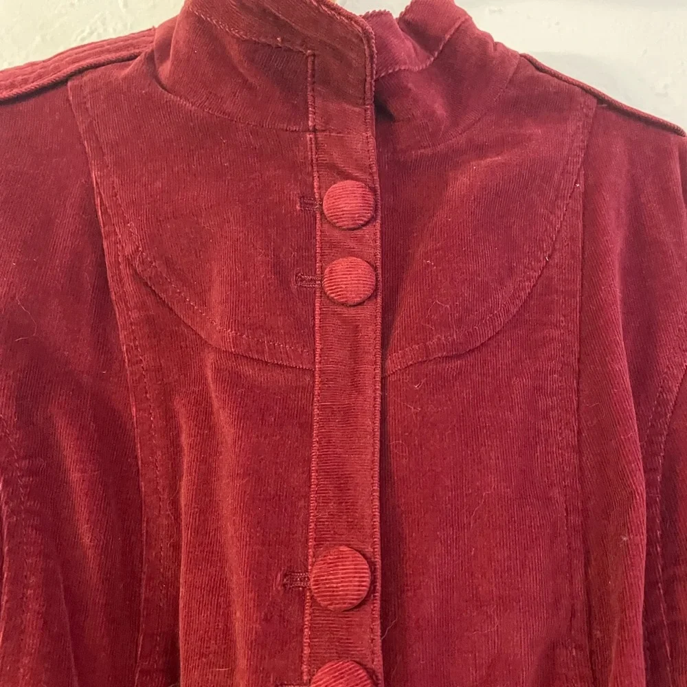 NWT Jones Wear Jeans size 4 Burgundy velvet jacket boho touch, button-up closure - Picture 5 of 8